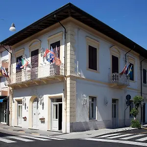 La Petite Maison Viareggio